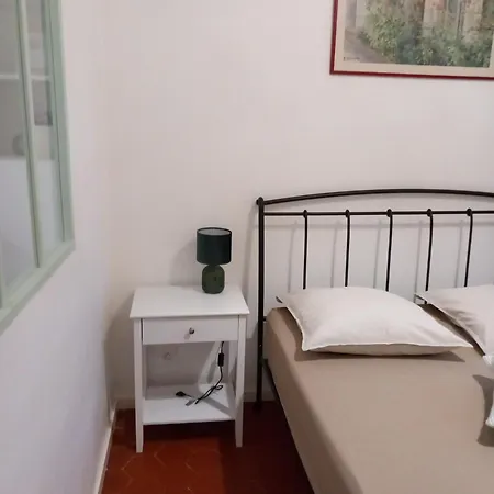 Les Garrigues Appartement *
